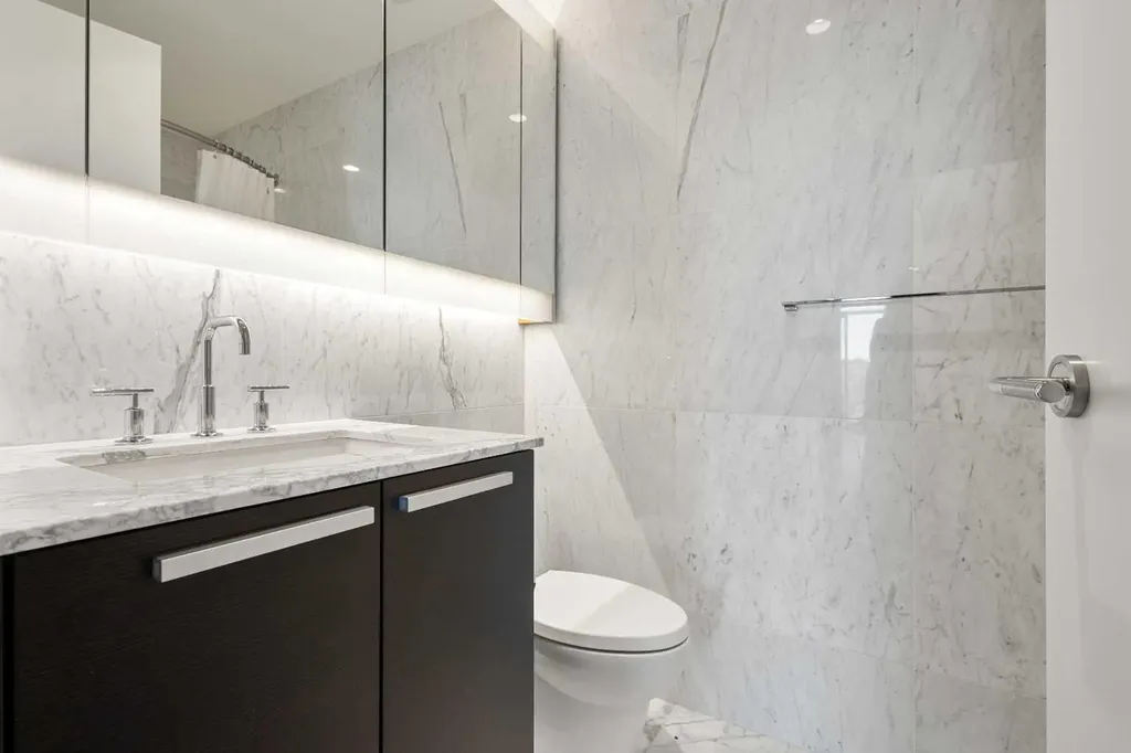 738 1 Avenue SW Calgary AB T2P 5G8