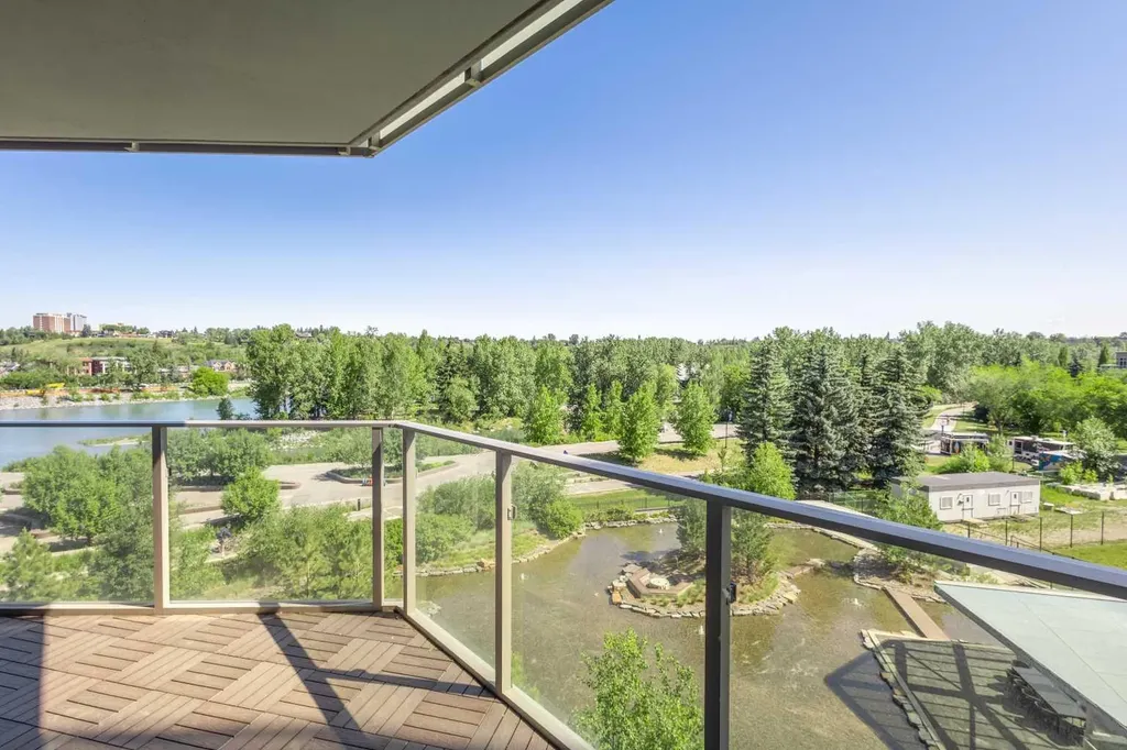 738 1 Avenue SW Calgary AB T2P 5G8