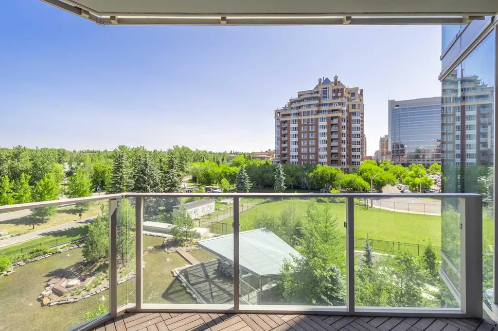 738 1 Avenue SW Calgary AB T2P 5G8