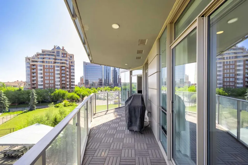 738 1 Avenue SW Calgary AB T2P 5G8