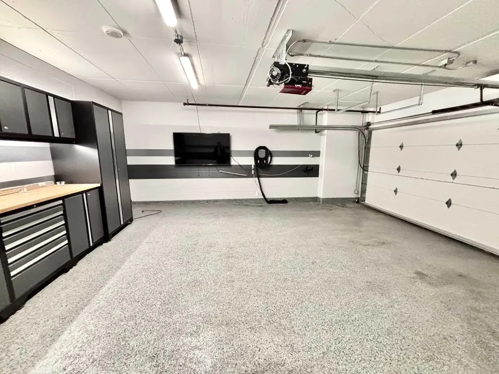 738 1 Avenue SW Calgary AB T2P 5G8