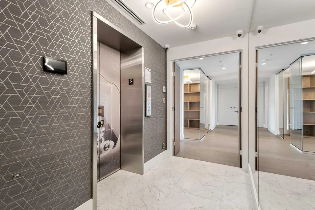 738 1 Avenue SW Calgary AB T2P 5G8