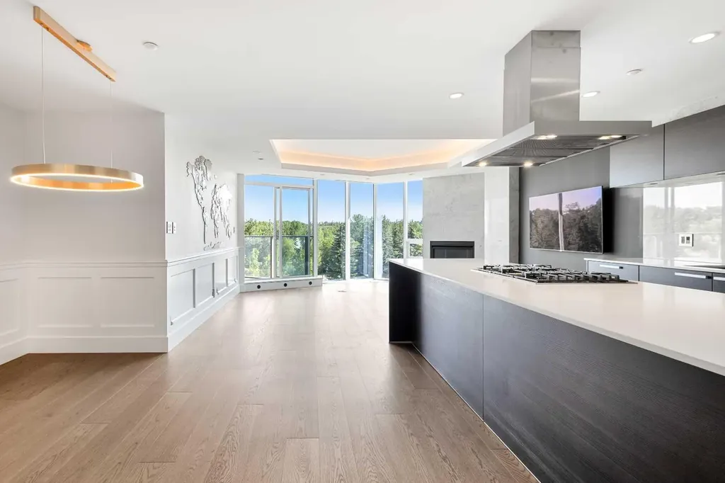 738 1 Avenue SW Calgary AB T2P 5G8