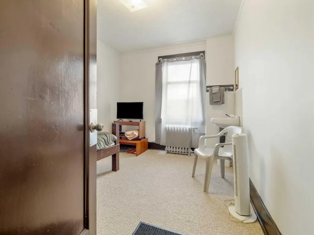 7719 17 Avenue Coleman AB T0K 0M0