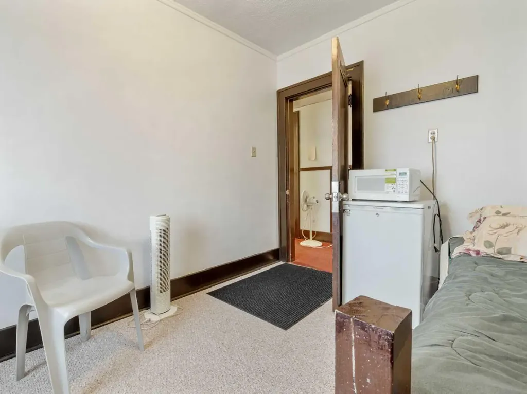 7719 17 Avenue Coleman AB T0K 0M0