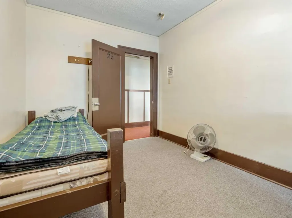 7719 17 Avenue Coleman AB T0K 0M0
