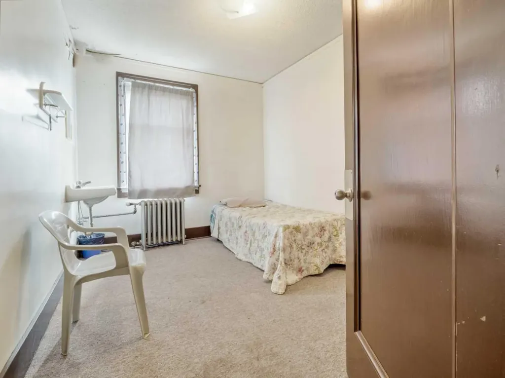 7719 17 Avenue Coleman AB T0K 0M0