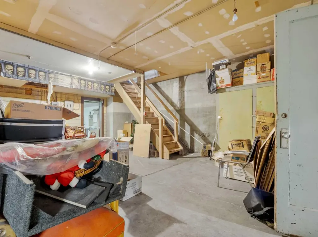 7719 17 Avenue Coleman AB T0K 0M0