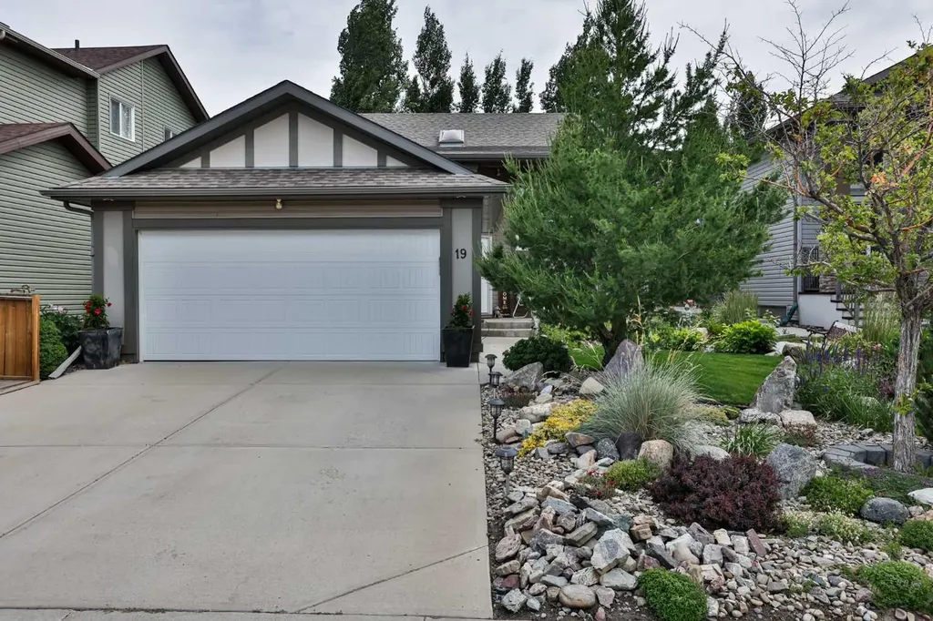 19 Firelight Way W Lethbridge AB T1J 4W1
