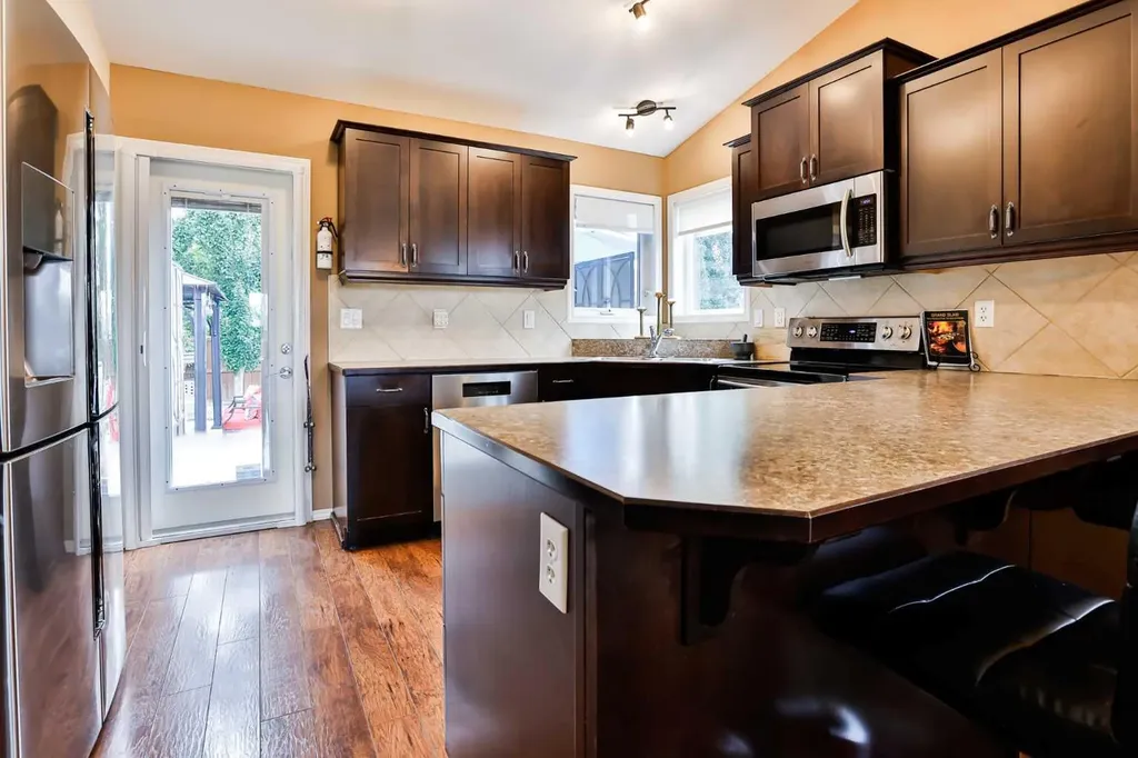 19 Firelight Way W Lethbridge AB T1J 4W1