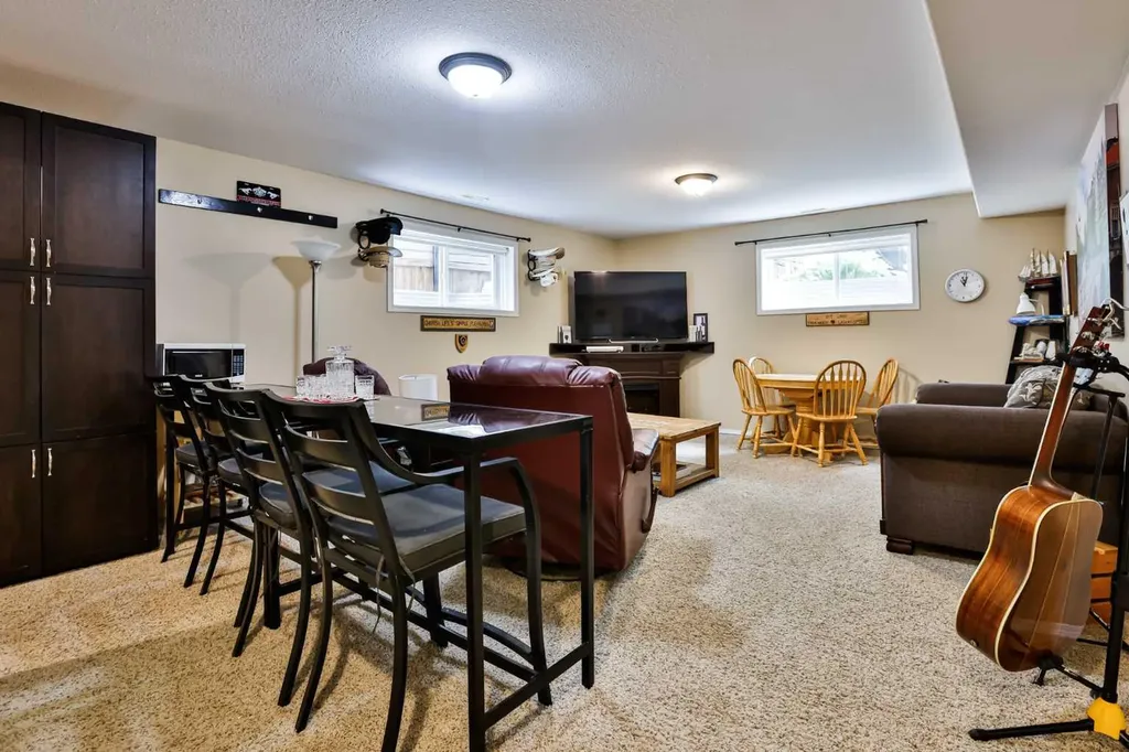 19 Firelight Way W Lethbridge AB T1J 4W1