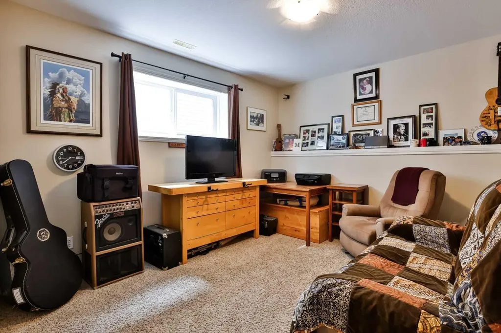 19 Firelight Way W Lethbridge AB T1J 4W1