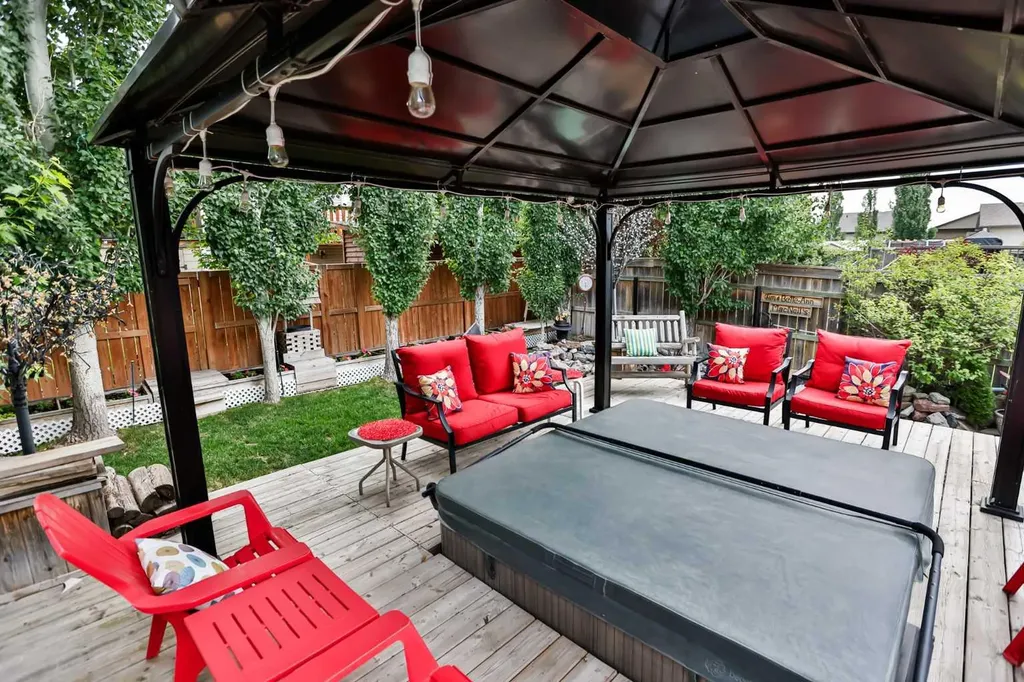 19 Firelight Way W Lethbridge AB T1J 4W1