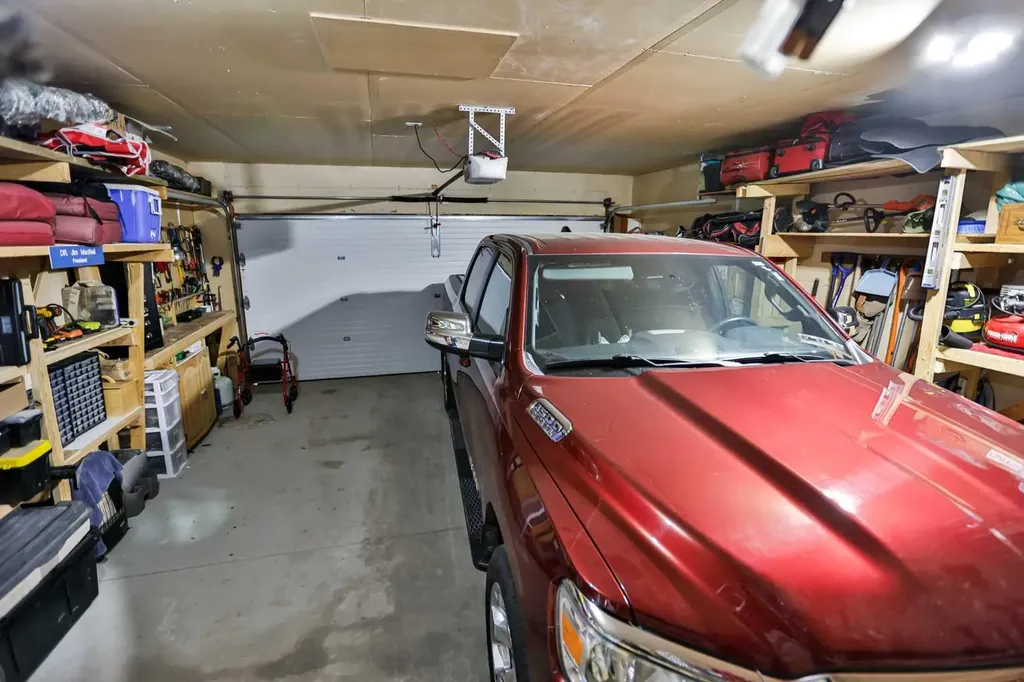 19 Firelight Way W Lethbridge AB T1J 4W1
