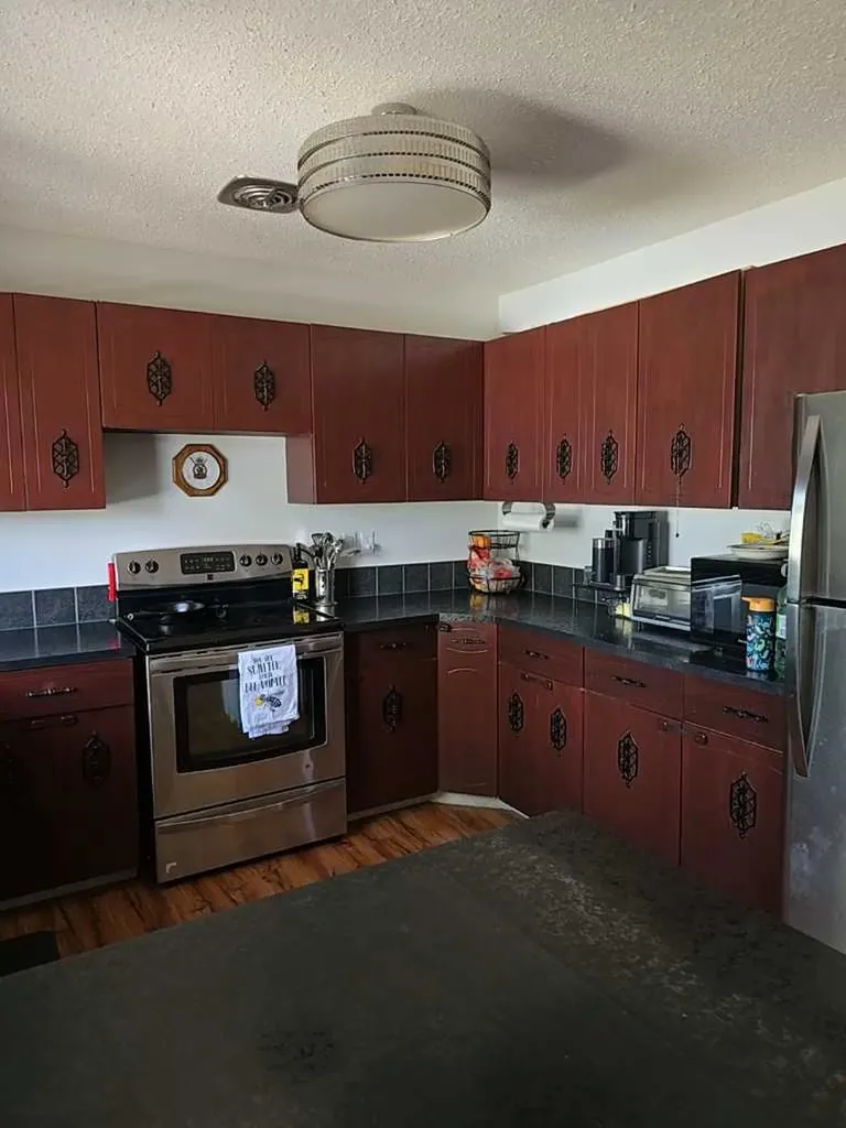 401 7 Avenue Fox Creek AB T0H1P0