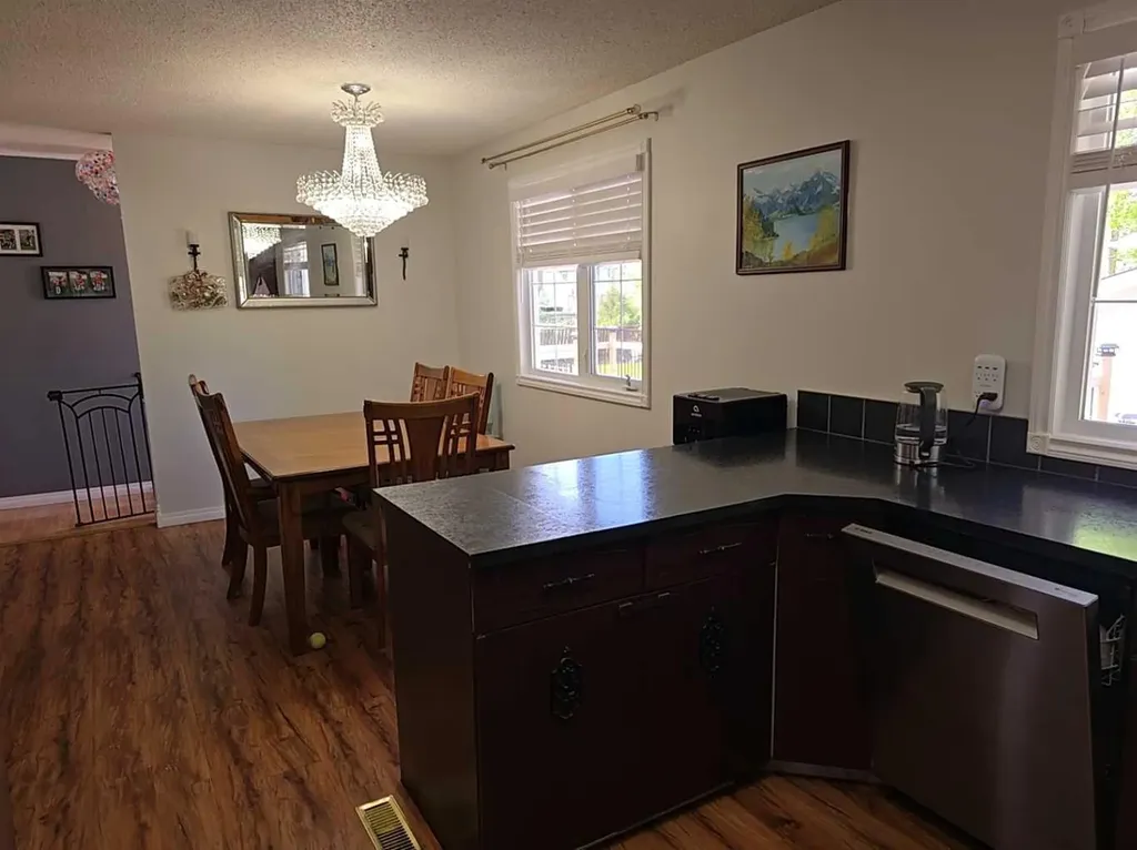 401 7 Avenue Fox Creek AB T0H1P0