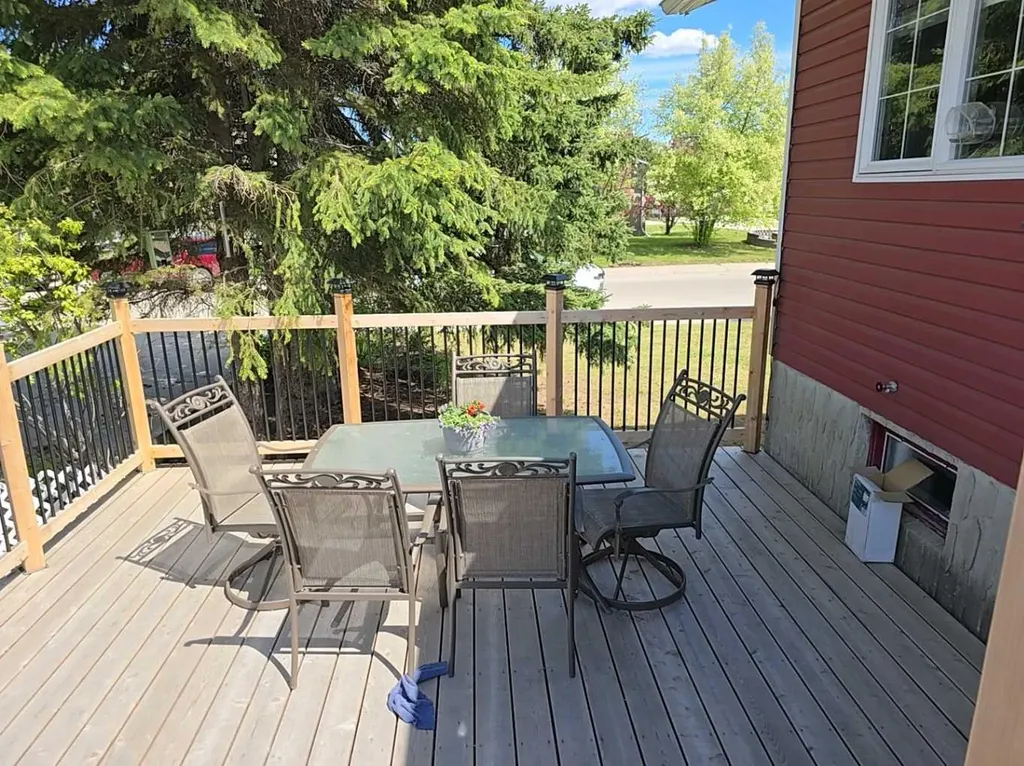 401 7 Avenue Fox Creek AB T0H1P0