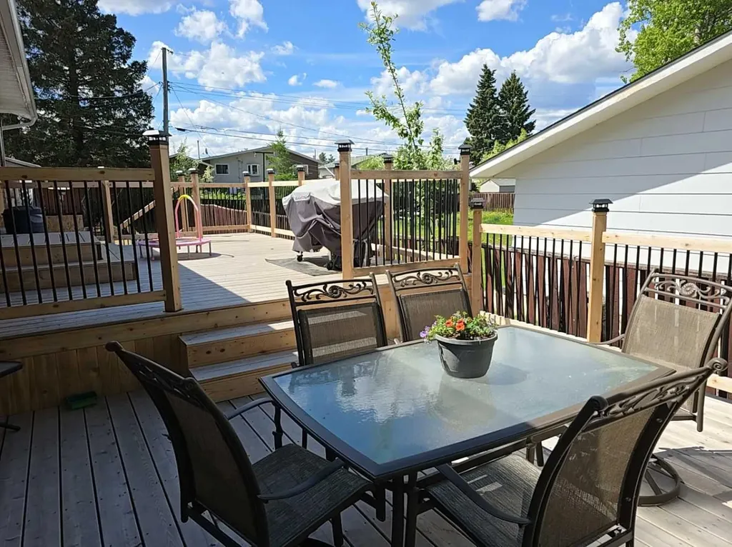 401 7 Avenue Fox Creek AB T0H1P0