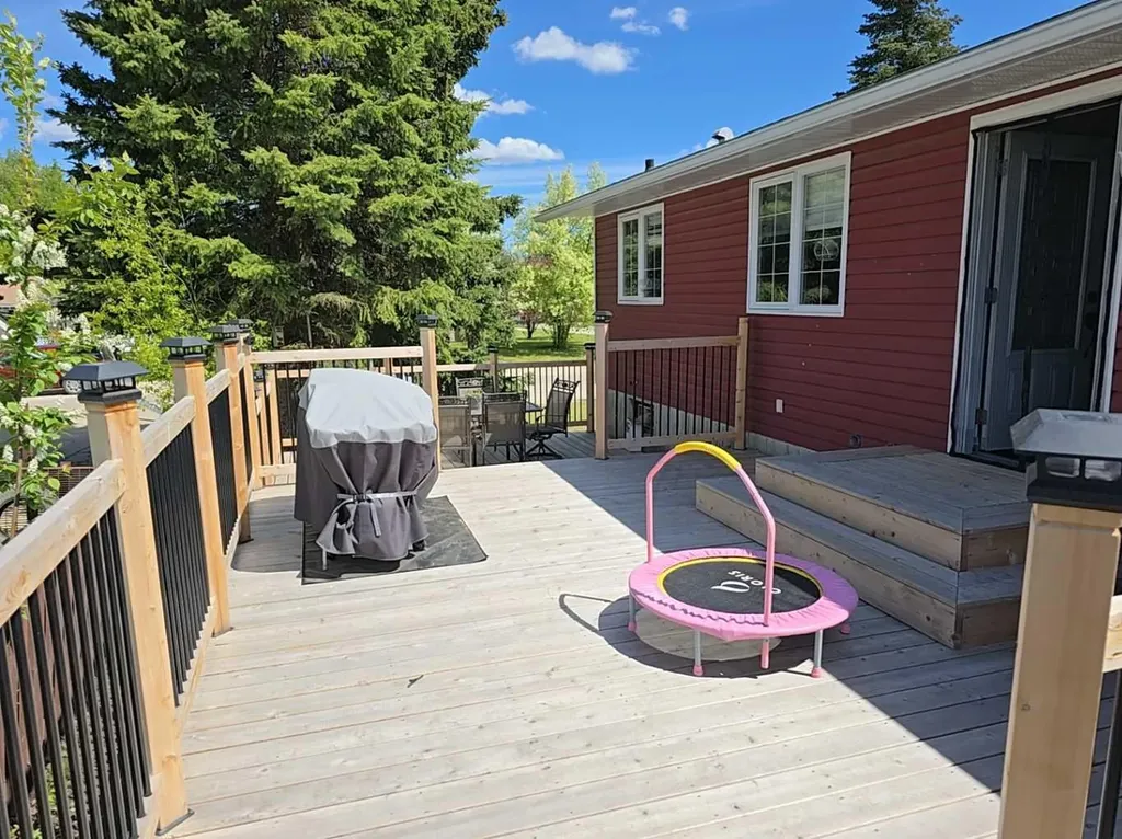 401 7 Avenue Fox Creek AB T0H1P0