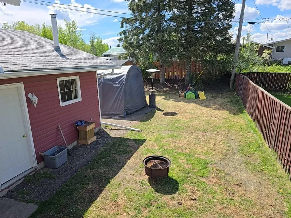 401 7 Avenue Fox Creek AB T0H1P0