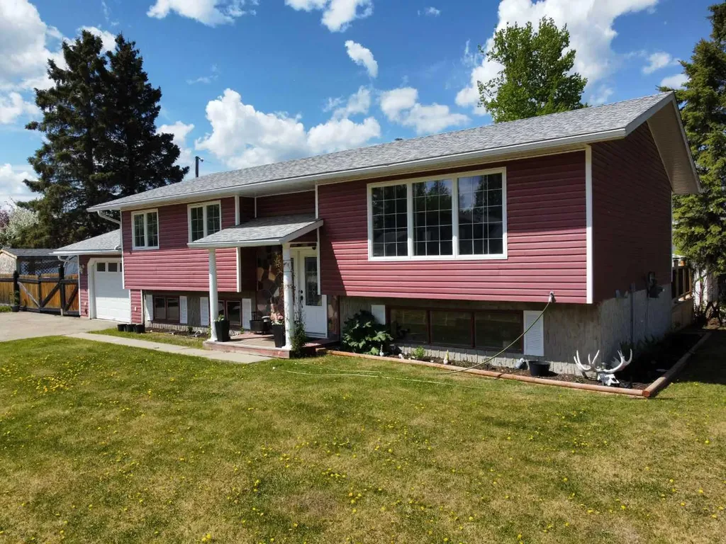 401 7 Avenue Fox Creek AB T0H1P0