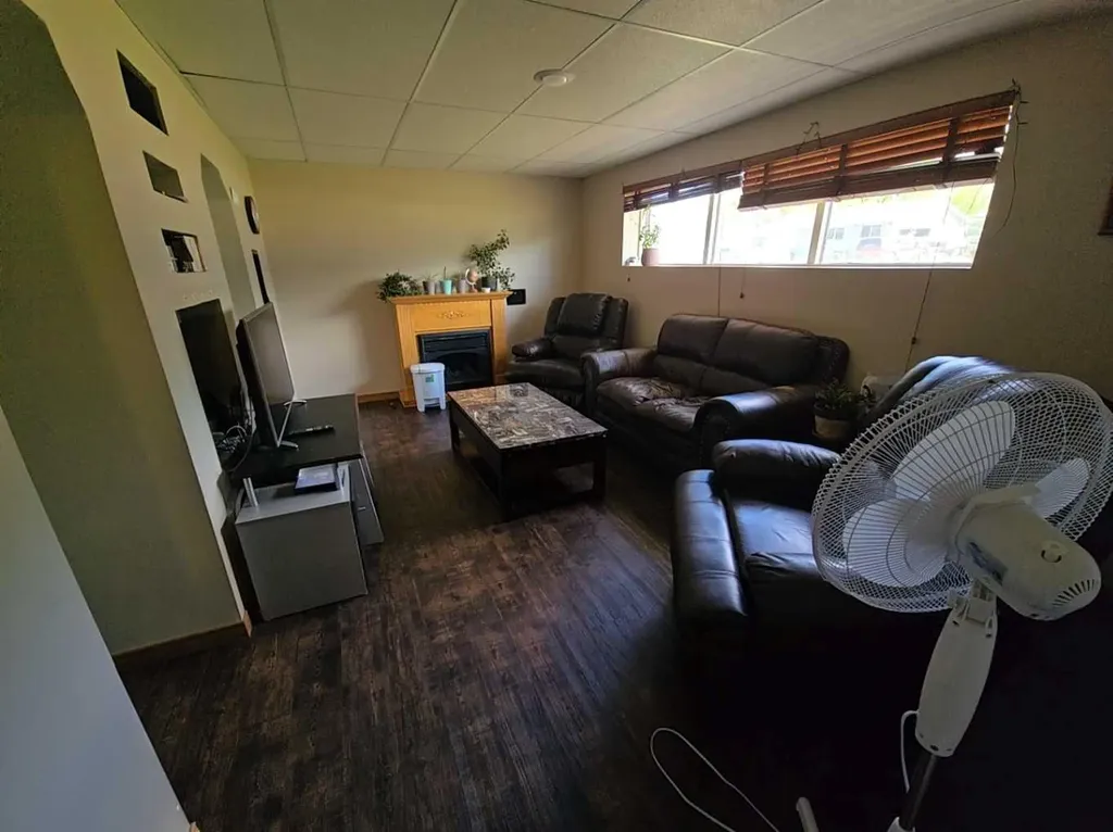401 7 Avenue Fox Creek AB T0H1P0