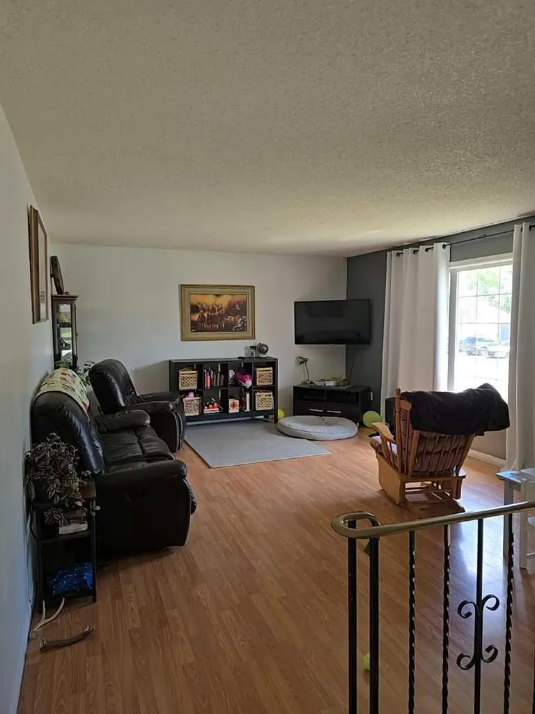 401 7 Avenue Fox Creek AB T0H1P0