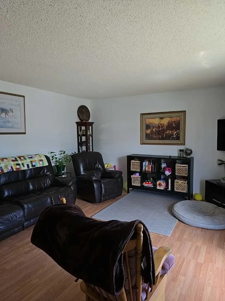 401 7 Avenue Fox Creek AB T0H1P0
