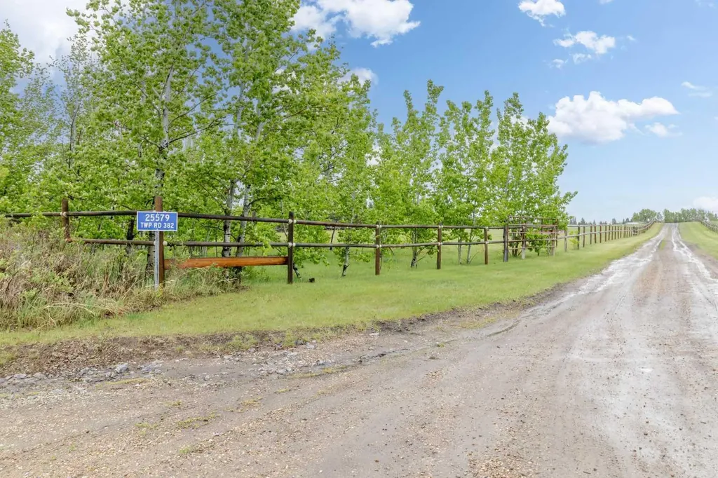 25579 Twp Road 382 Rural Red Deer County AB T4N 5E2