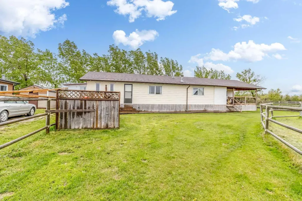 25579 Twp Road 382 Rural Red Deer County AB T4N 5E2