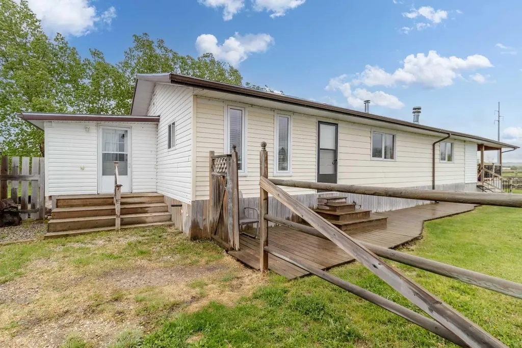 25579 Twp Road 382 Rural Red Deer County AB T4N 5E2