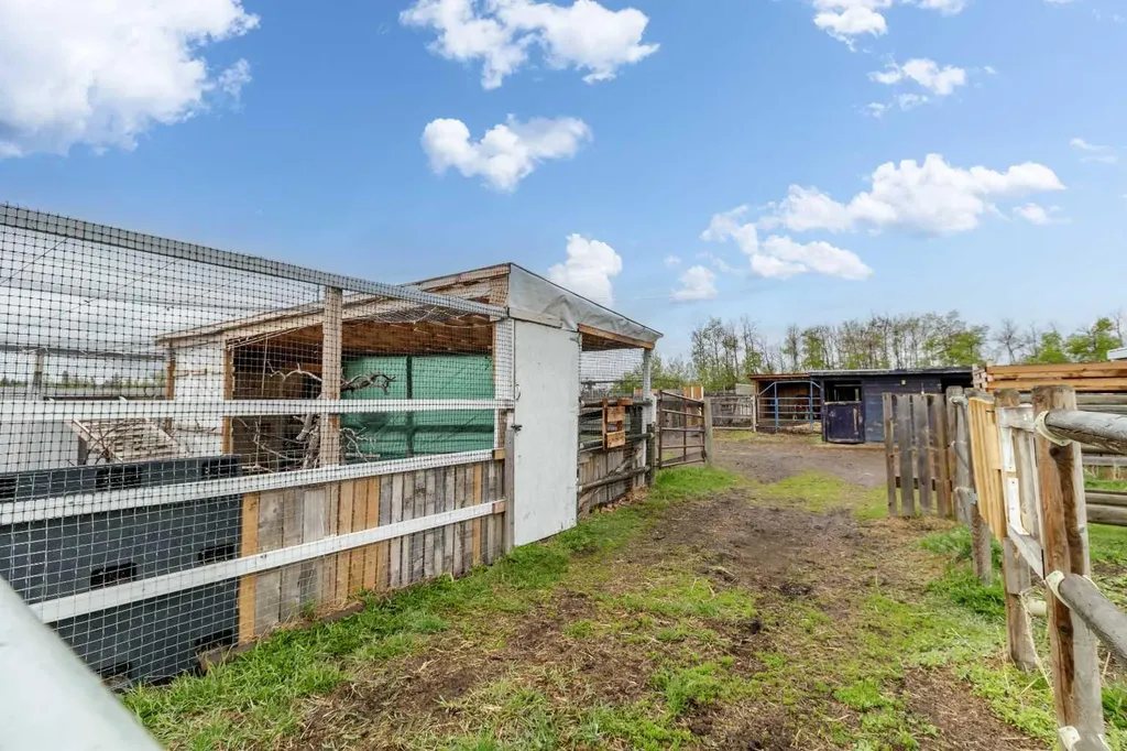 25579 Twp Road 382 Rural Red Deer County AB T4N 5E2