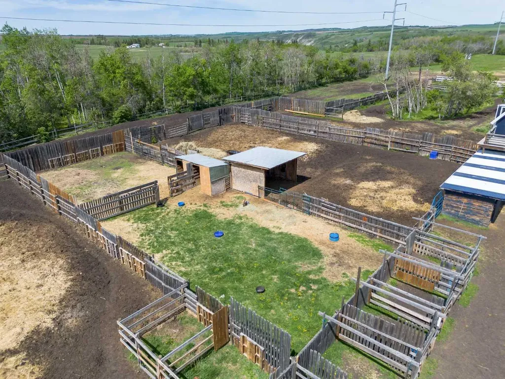 25579 Twp Road 382 Rural Red Deer County AB T4N 5E2