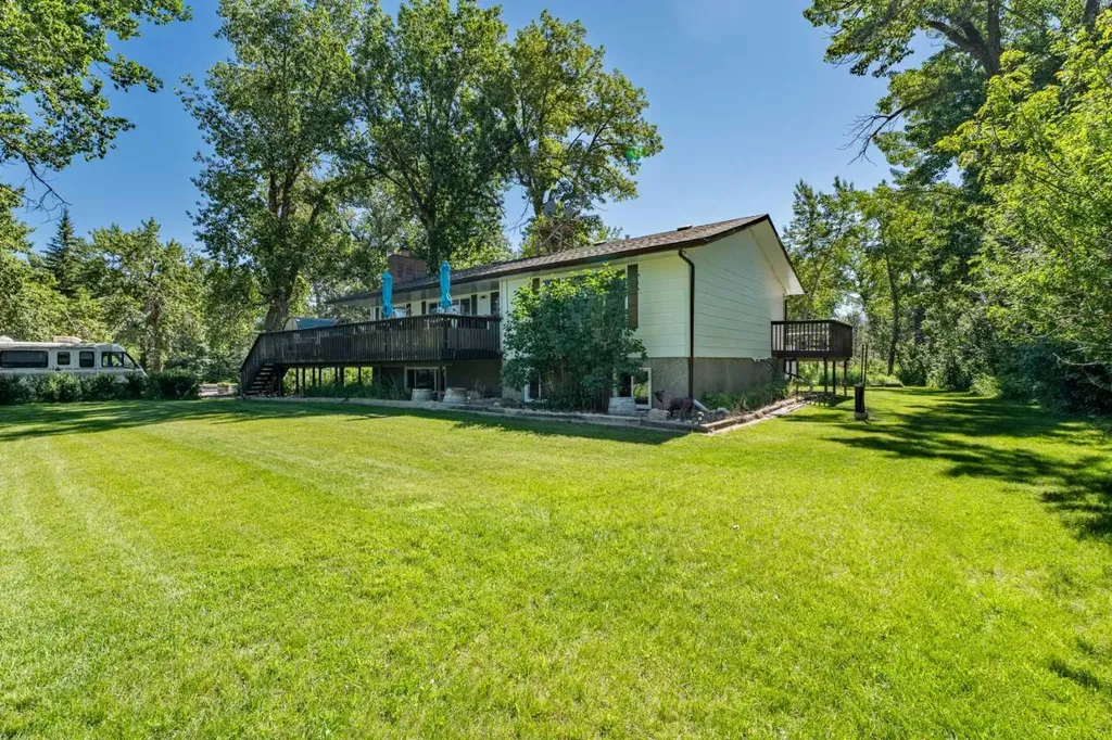 530027 56 Street E Rural Foothills County AB T1V1P6