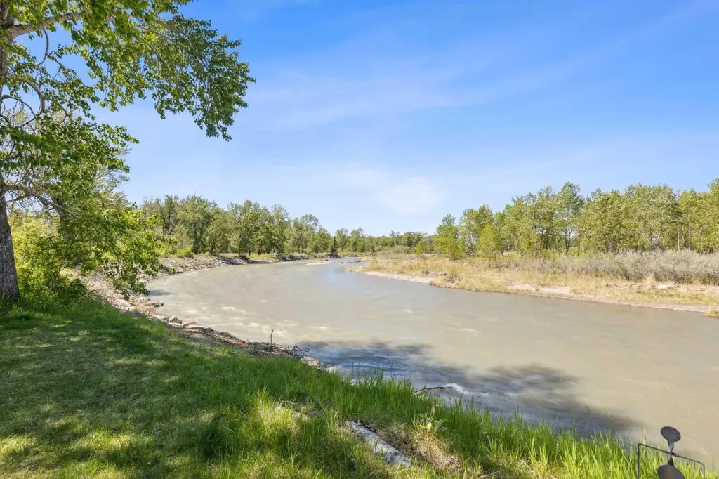 530027 56 Street E Rural Foothills County AB T1V1P6