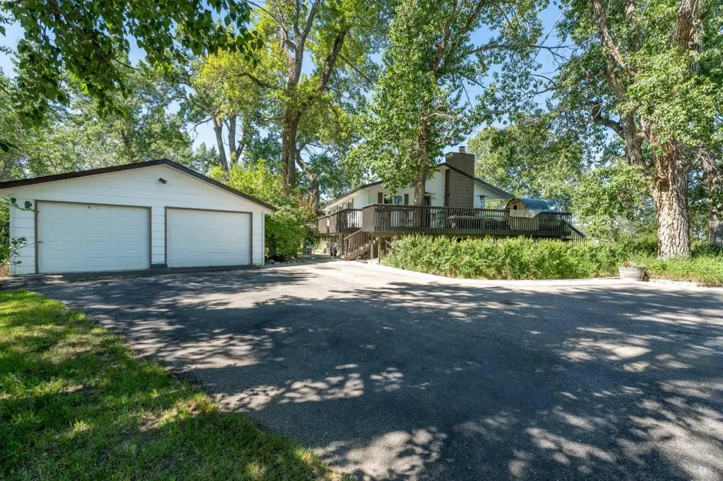 530027 56 Street E Rural Foothills County AB T1V1P6