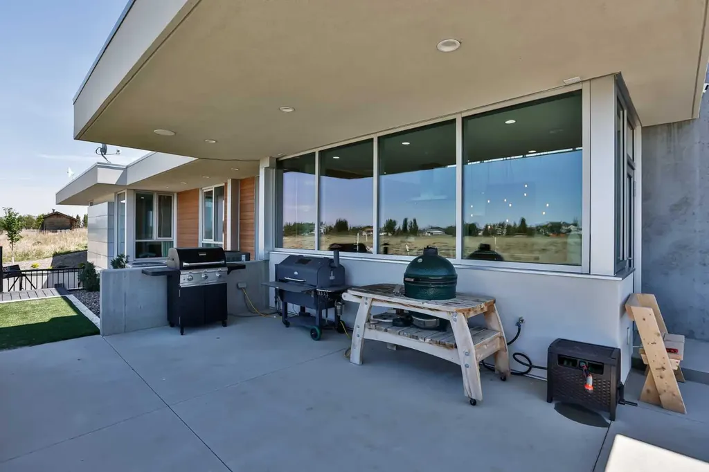 403 Meadow Lark Drive Rural Lethbridge County AB T1J 5R8