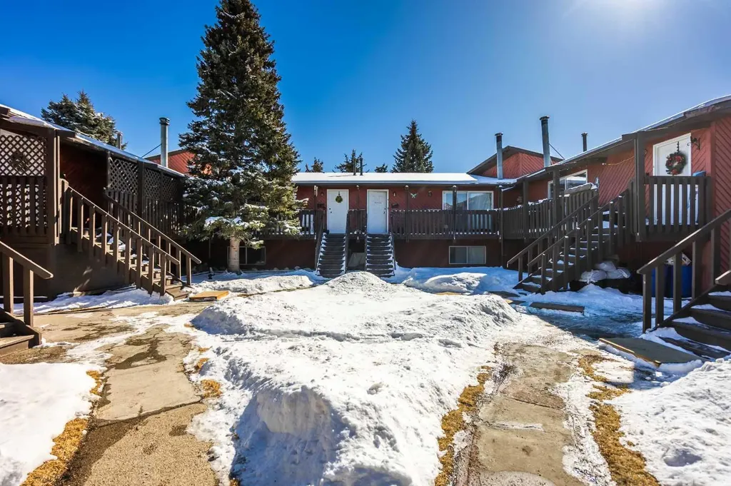 4607 73 Street NW Calgary AB T3B2M3