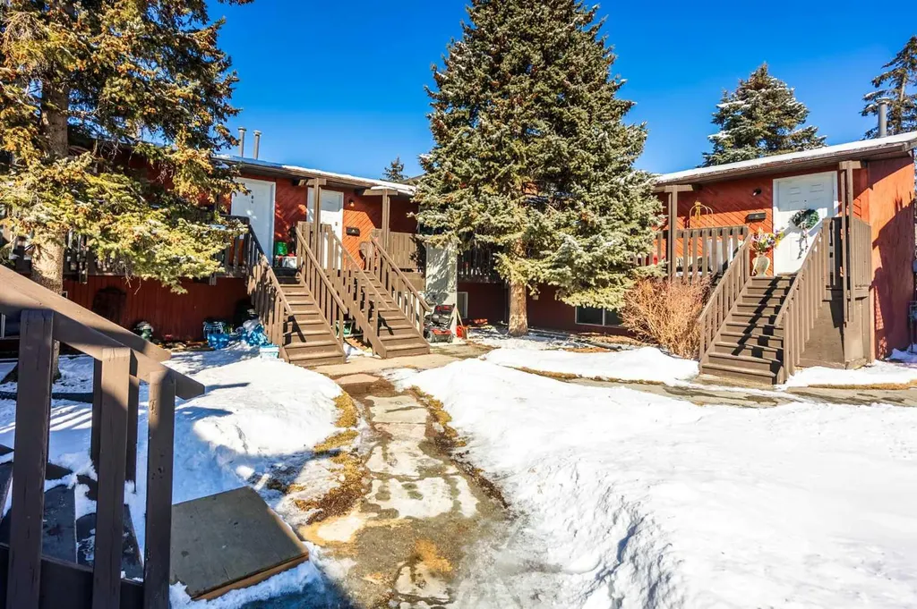 4607 73 Street NW Calgary AB T3B2M3