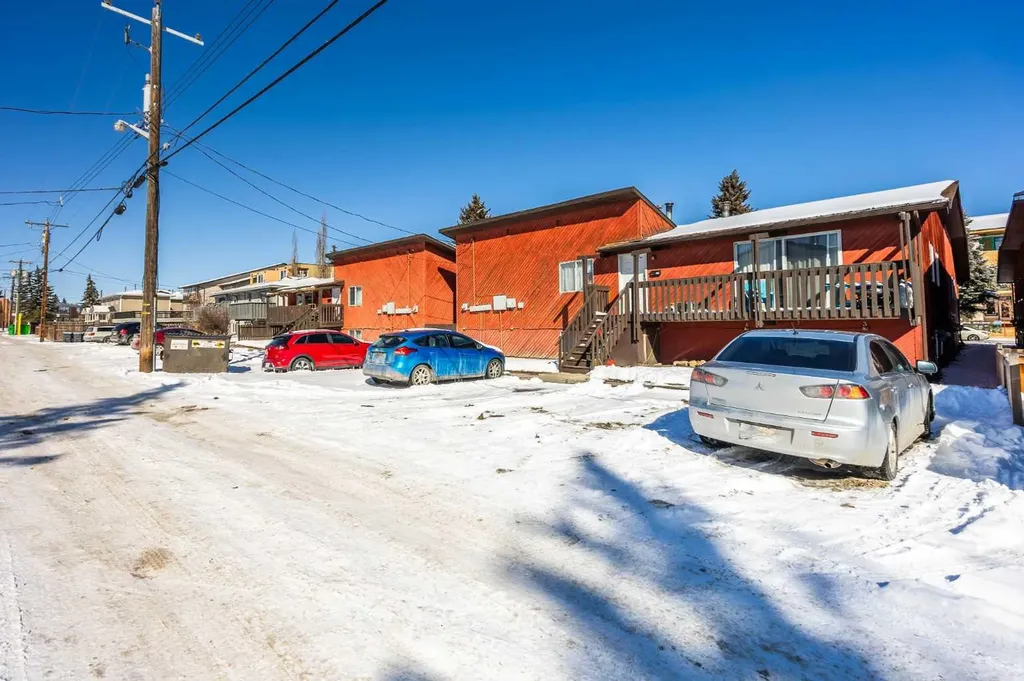 4607 73 Street NW Calgary AB T3B2M3