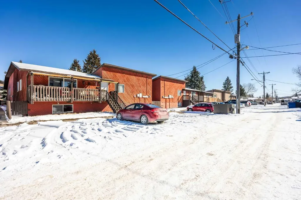 4607 73 Street NW Calgary AB T3B2M3