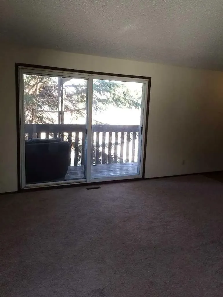 4607 73 Street NW Calgary AB T3B2M3