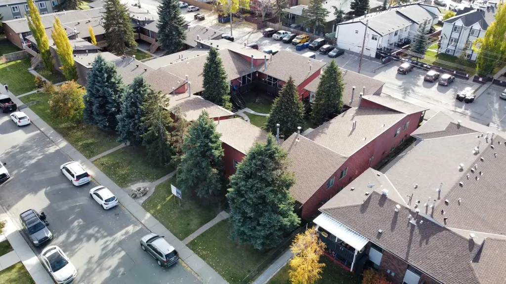 4607 73 Street NW Calgary AB T3B2M3