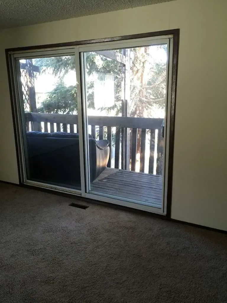 4607 73 Street NW Calgary AB T3B2M3
