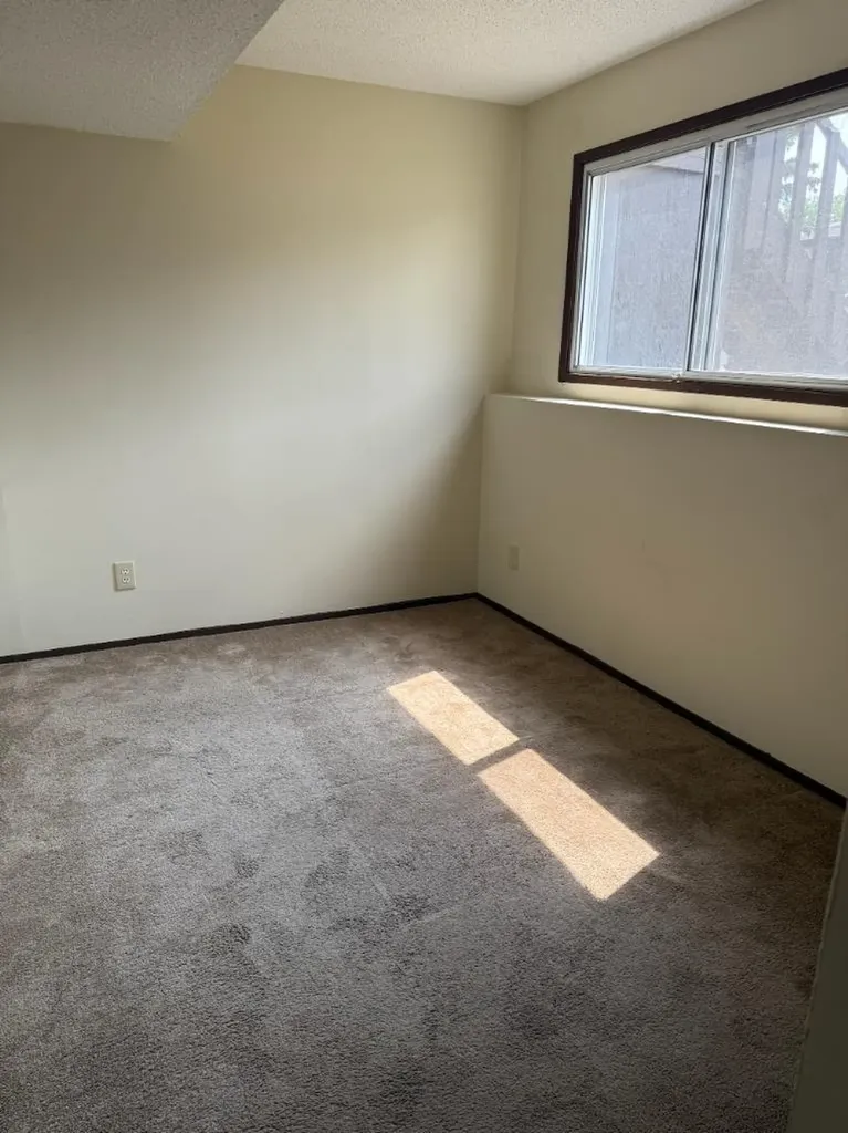 4607 73 Street NW Calgary AB T3B2M3