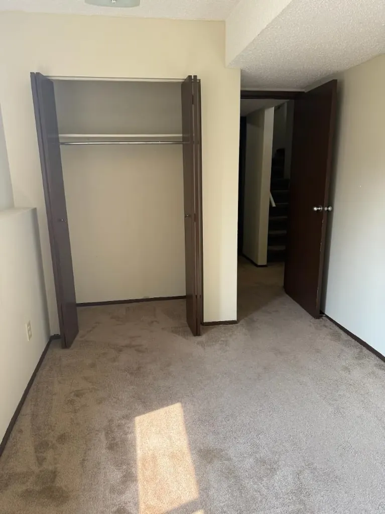 4607 73 Street NW Calgary AB T3B2M3