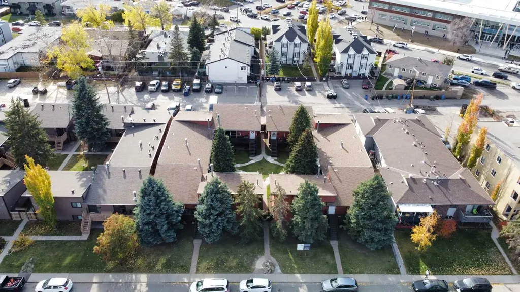 4607 73 Street NW Calgary AB T3B2M3