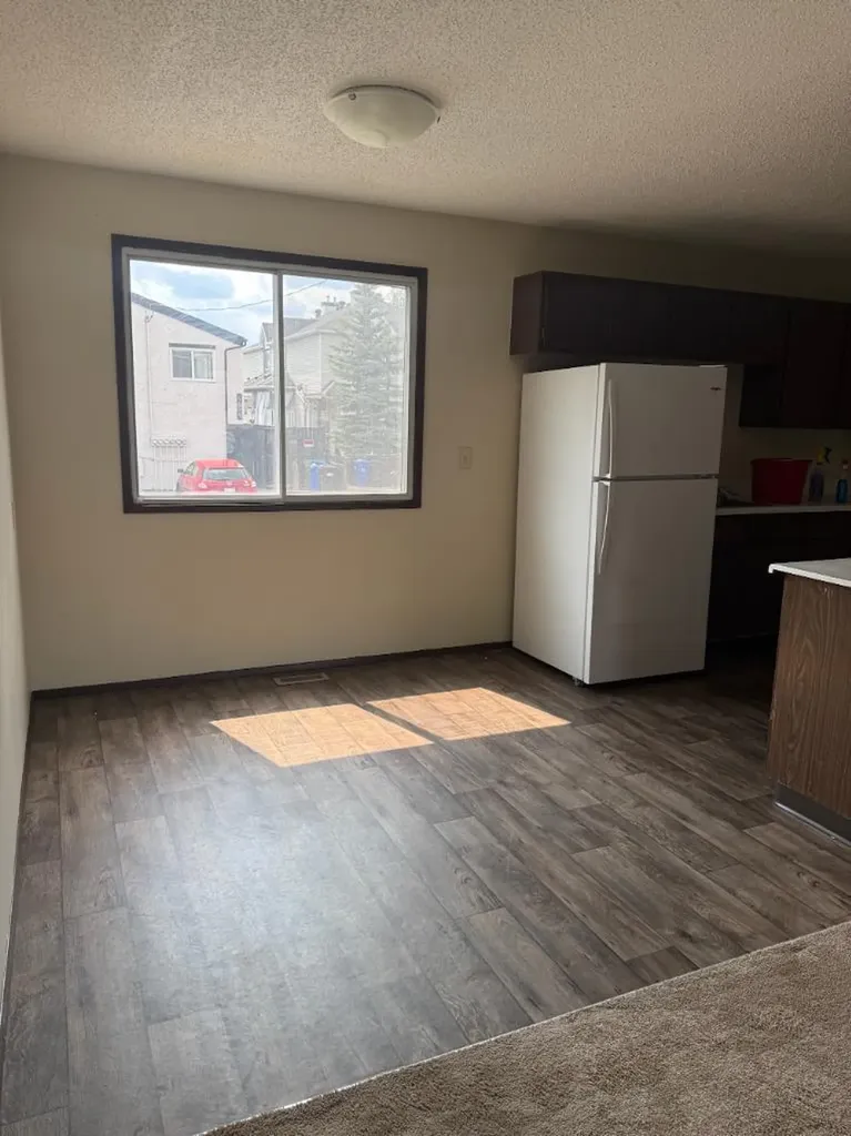 4607 73 Street NW Calgary AB T3B2M3