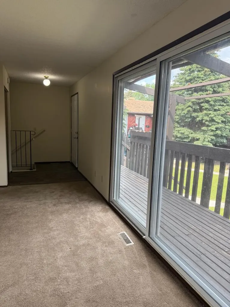 4607 73 Street NW Calgary AB T3B2M3
