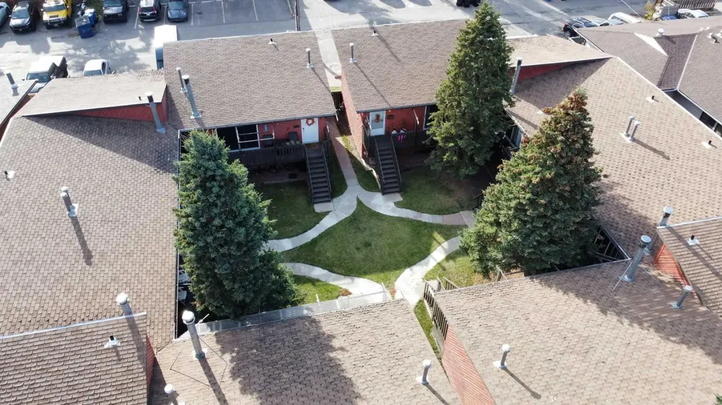 4607 73 Street NW Calgary AB T3B2M3